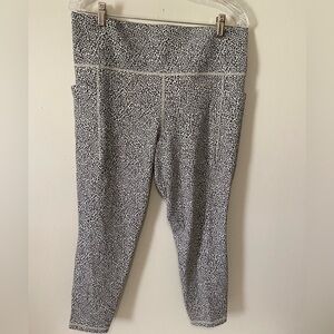 Athleta Salutation Stash High Rise Textured Camilla Water Violet 7/8 Siz…